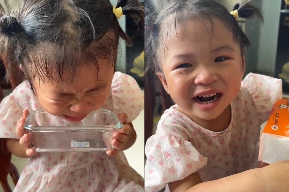 Bé gái 3 tuổi bị cha phạt khóc đầy âu nước mắt mới được xem tivi