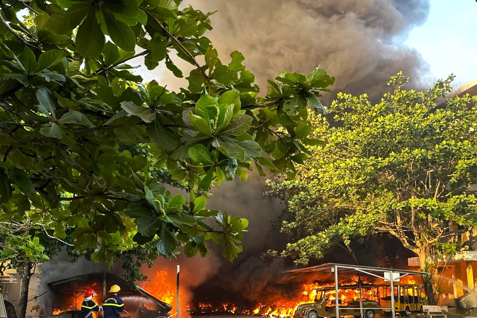 Cảnh giác trước nguy cơ cháy xe điện du lịch