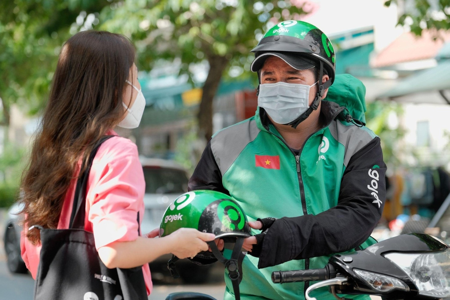 Gojek giữ chân người dùng bằng dịch vụ tiết kiệm