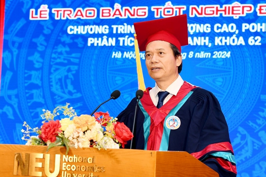 Hiệu trưởng khuyên học trò ‘thành công không phải đích đến mà là hành trình’