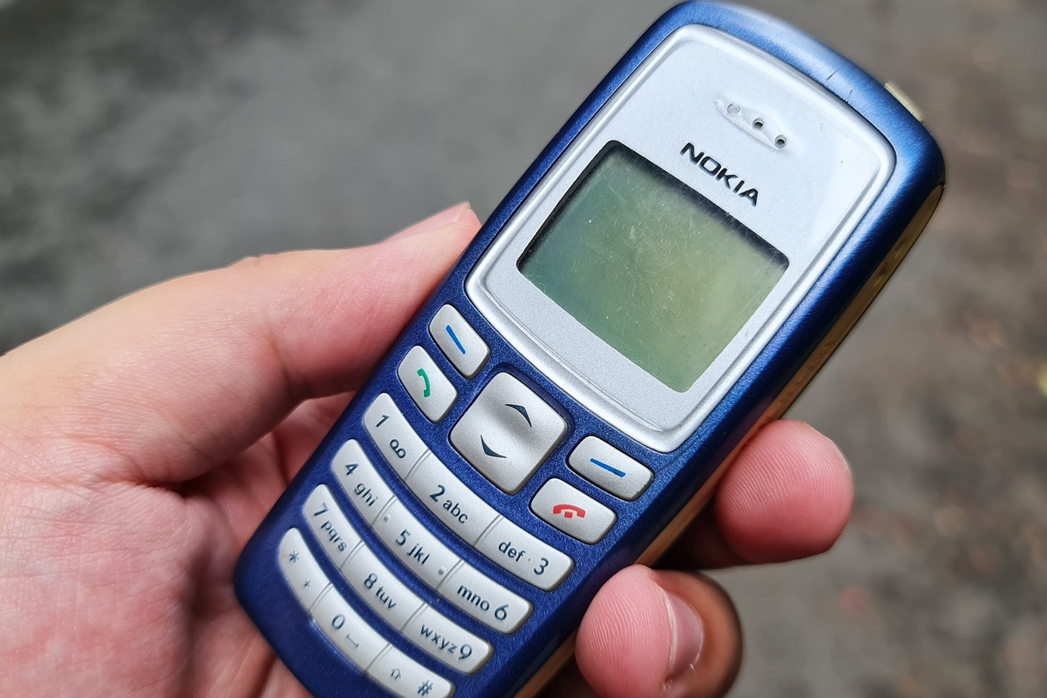 Khách hàng bị lừa mua điện thoại 'cục gạch' 2G dán mác điện thoại 4G