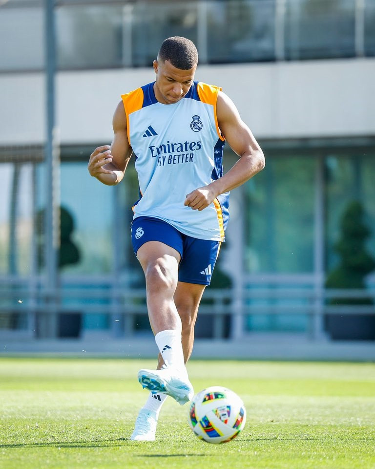 Kylian mbappe tap 2.jpg