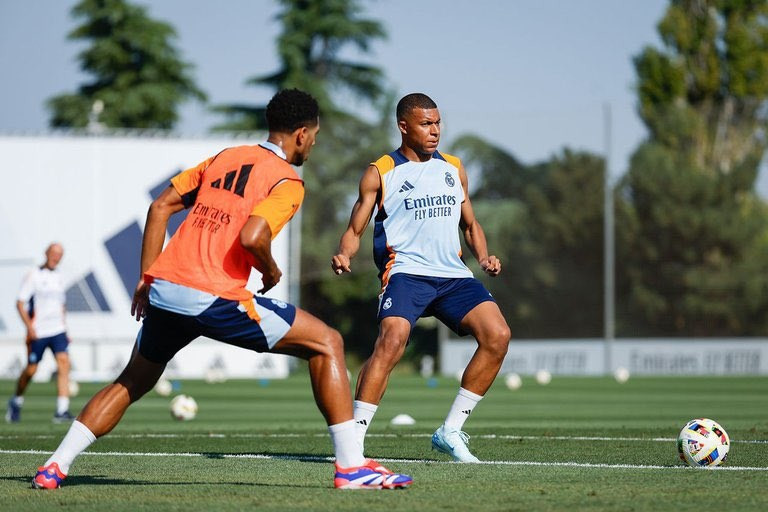 Kylian mbappe tap 4.jpg