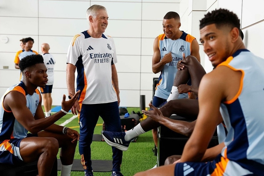 Mbappe tươi rói hội quân, hăng say tập gần 2 tiếng cùng Real Madrid