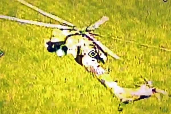 Video UAV Ukraine đâm thẳng vào trực thăng Mi-28 của Nga