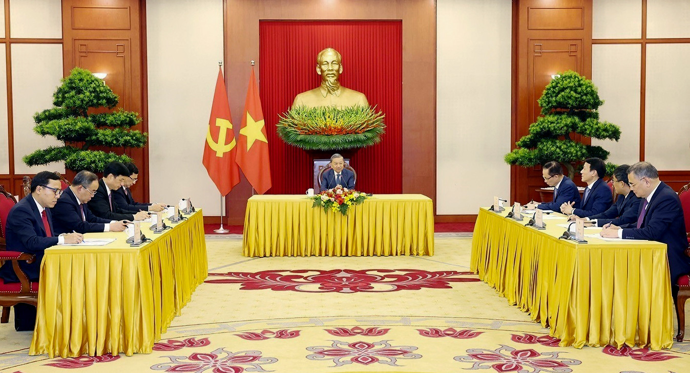 vna potal tong bi thu chu tich nuoc to lam dien dam voi tong thong lb nga vladimir putin 7527843 2502.jpg