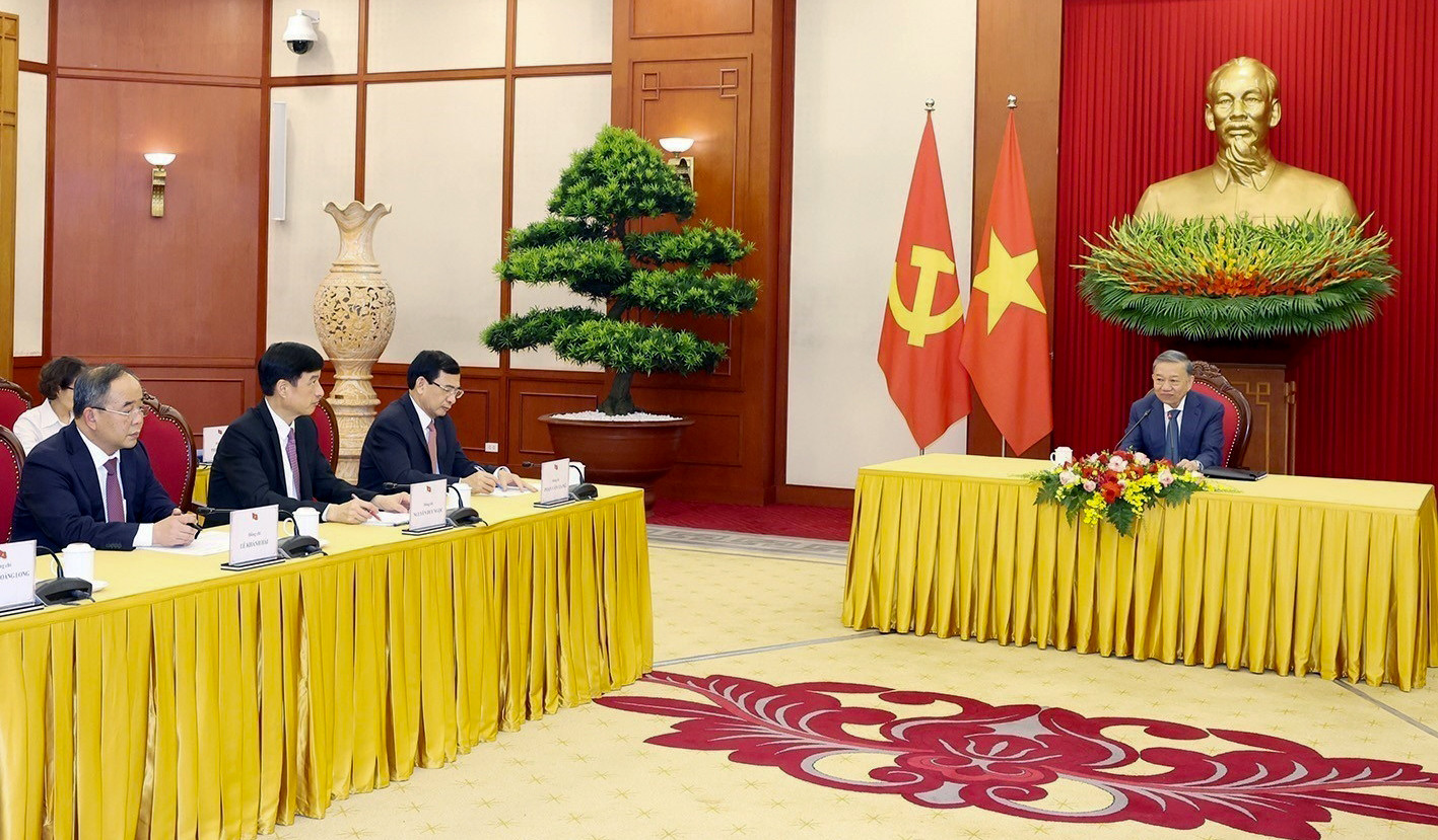 vna potal tong bi thu chu tich nuoc to lam dien dam voi tong thong lb nga vladimir putin 7527846 2501.jpg