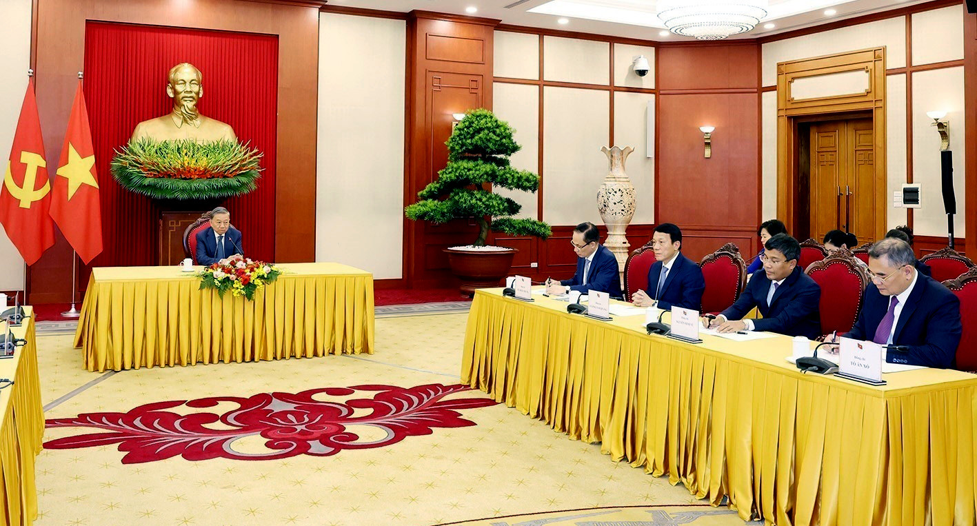 vna potal tong bi thu chu tich nuoc to lam dien dam voi tong thong lb nga vladimir putin 7527847 2500.jpg