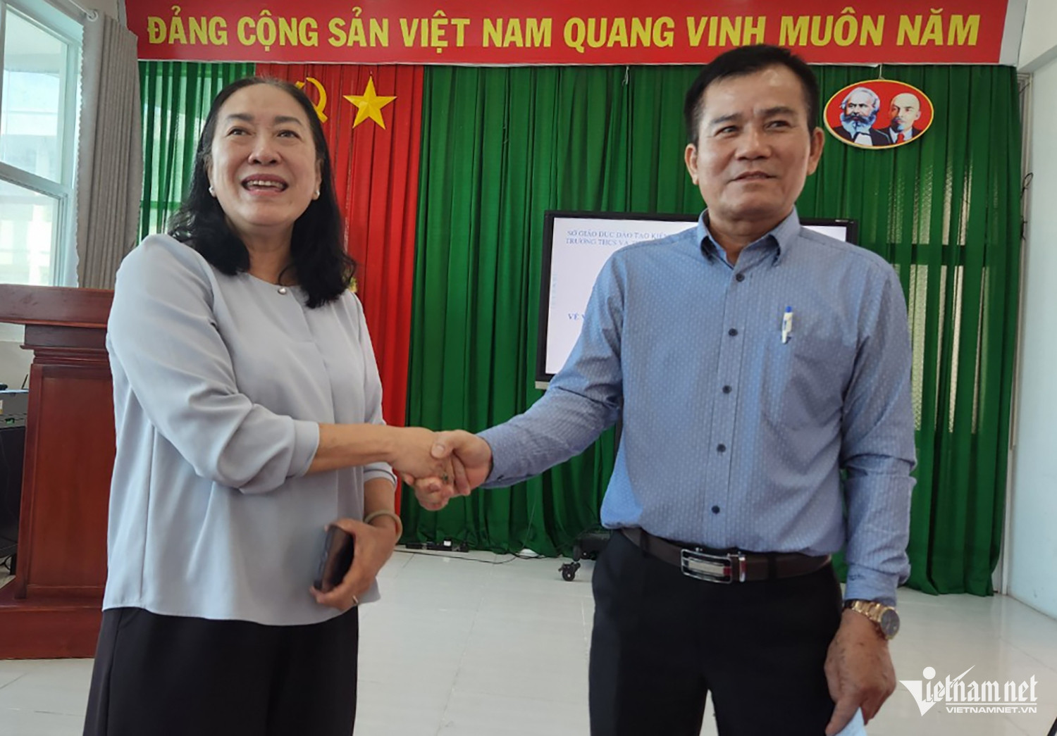 W-cong khai xin lỗi.jpg