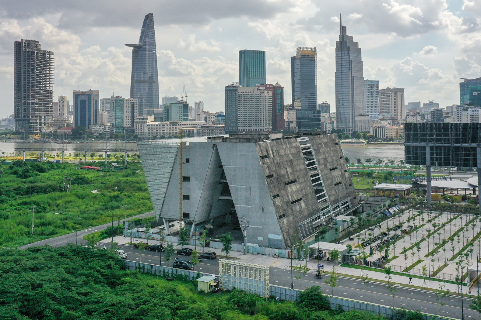 Sau hơn 10 năm dang dở, trung tâm triển lãm hơn 800 tỷ đồng sắp hồi sinh