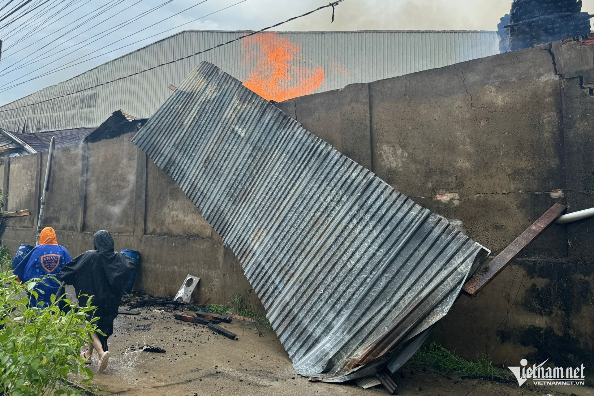 W-chay nha xuong7.jpg