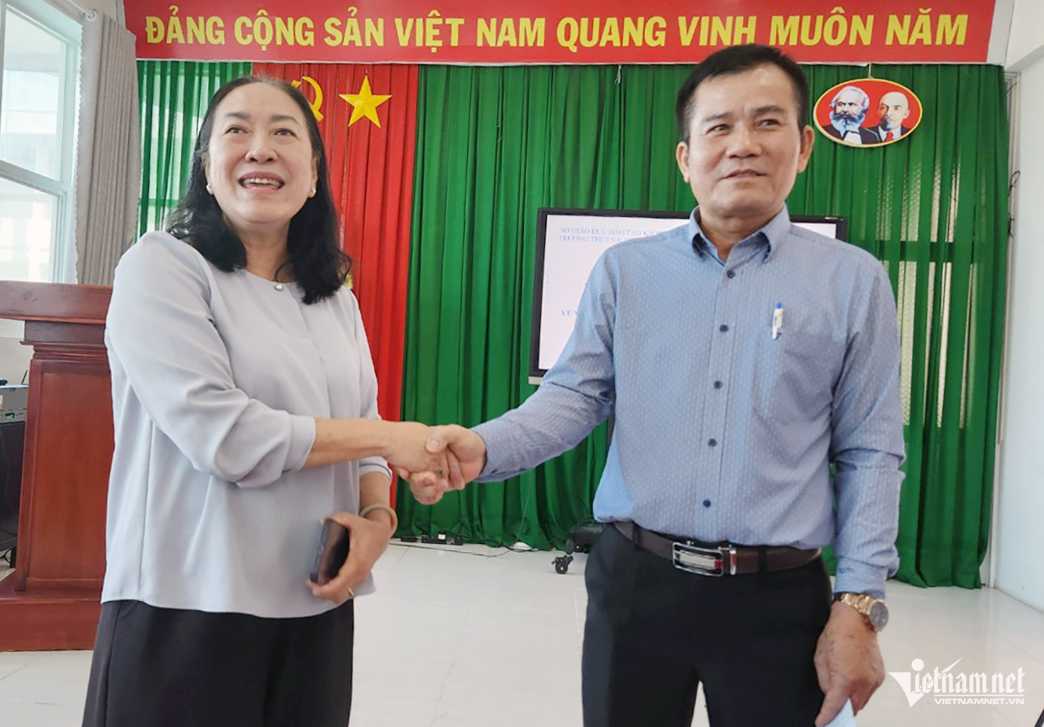 w cong khai xin loi 2508.jpg