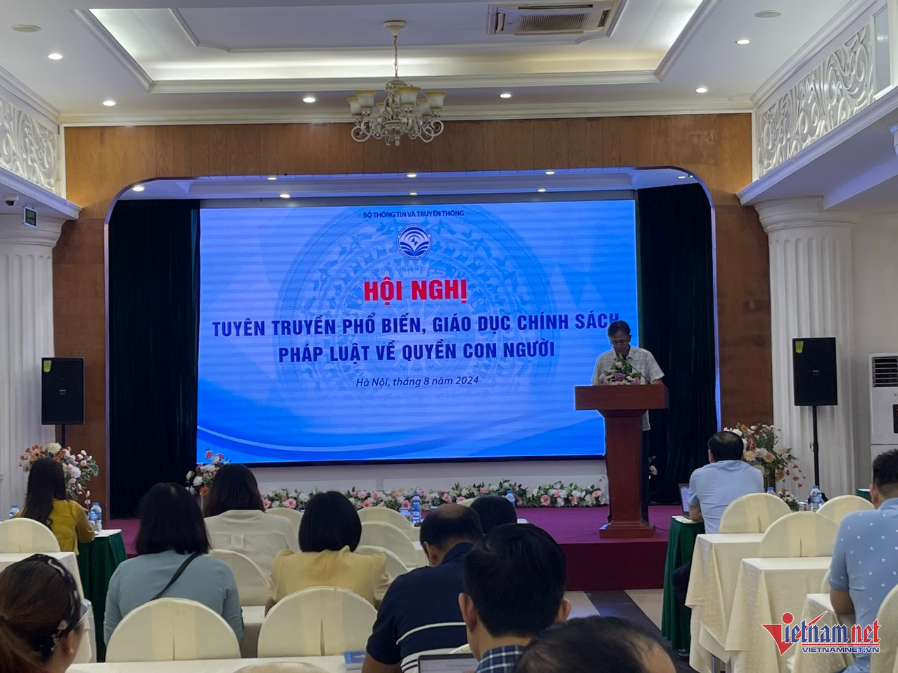 W-quyền con người.jpg