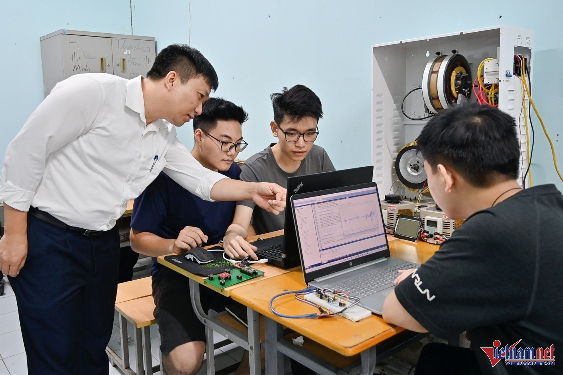 W-sinh vien chuyen nganh ban dan 1 0.jpg