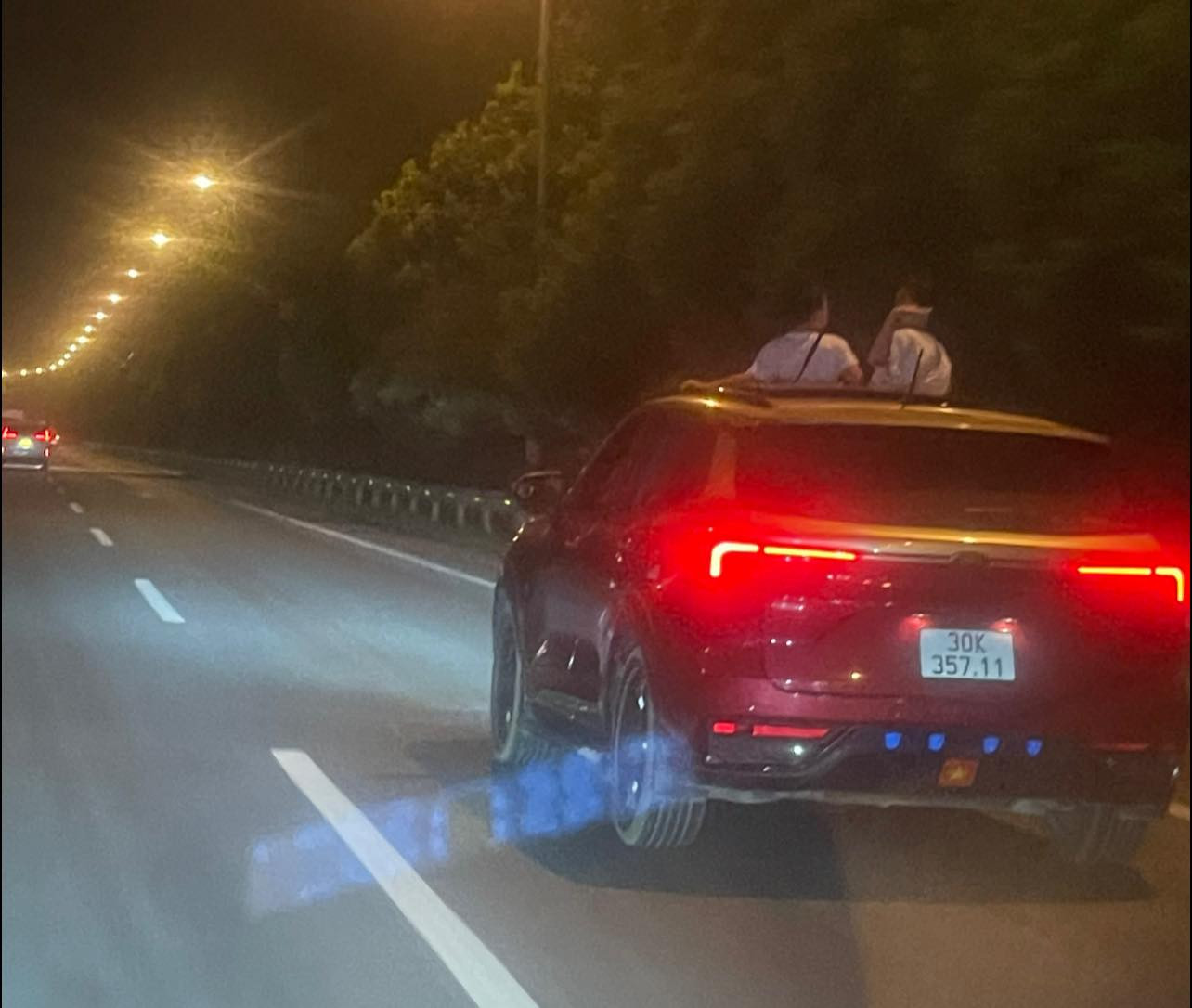 buc xuc hinh anh tho dau ra cua so troi.jpeg