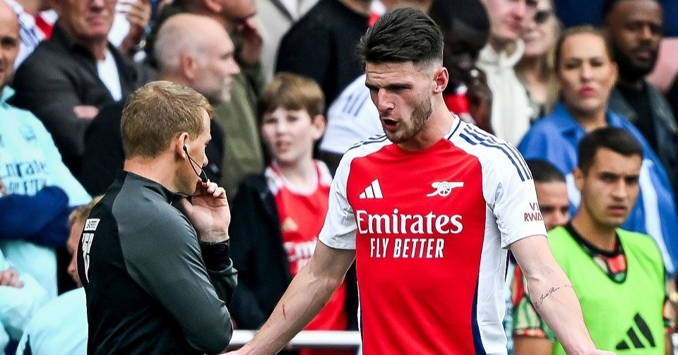 Declan Rice bị sốc, lên tiếng xin lỗi về chiếc thẻ đỏ hại Arsenal