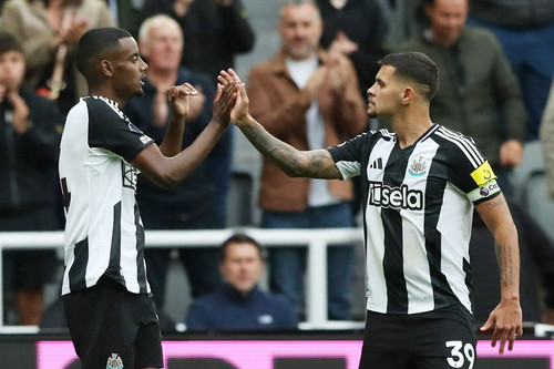 Newcastle xuất sắc đánh bại Tottenham