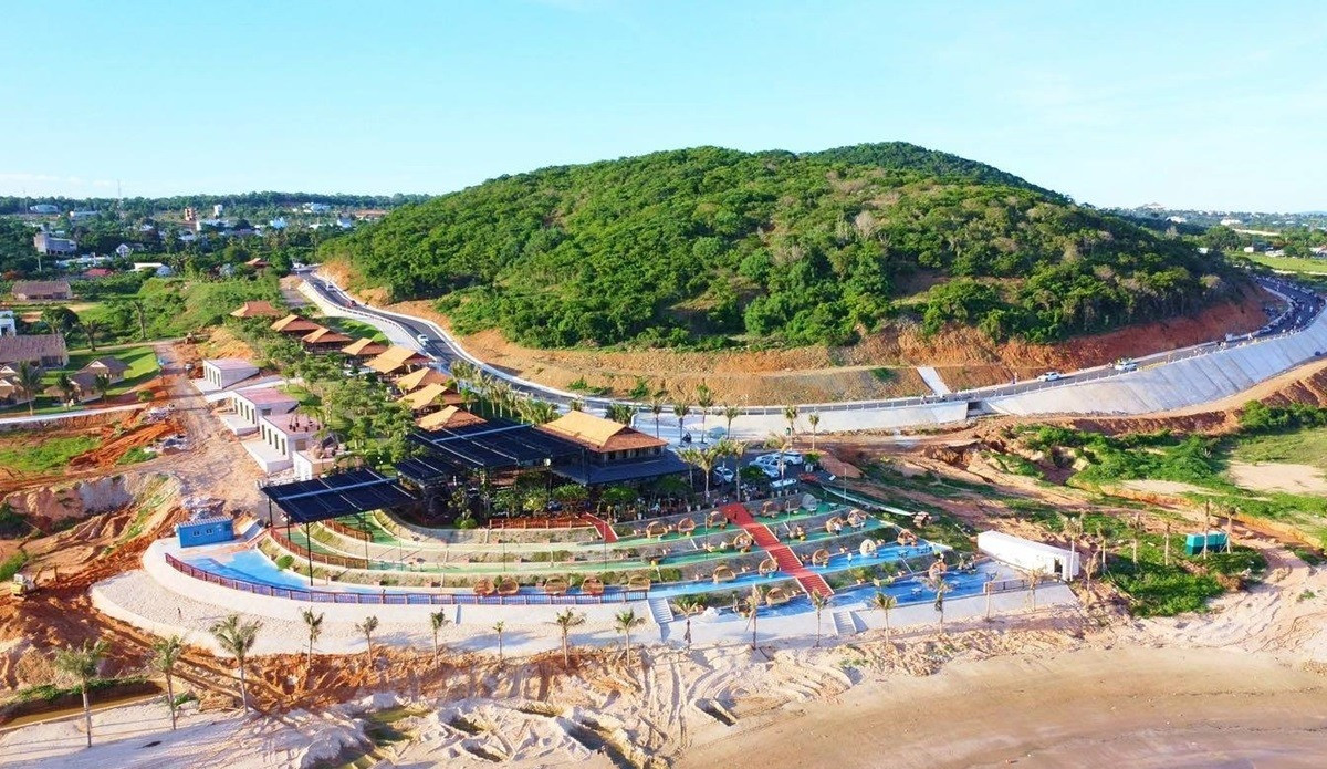 cụm công trình trái phép ở dốc hoàng hôn tp phan thiết.jpg