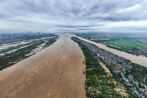 Lũ đặc biệt lớn trên sông Thao, mức lũ sông Hồng sẽ đạt đỉnh vào trưa nay