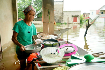 Lũ dâng khiến hơn 100 hộ dân ở Thanh Hóa bị cô lập