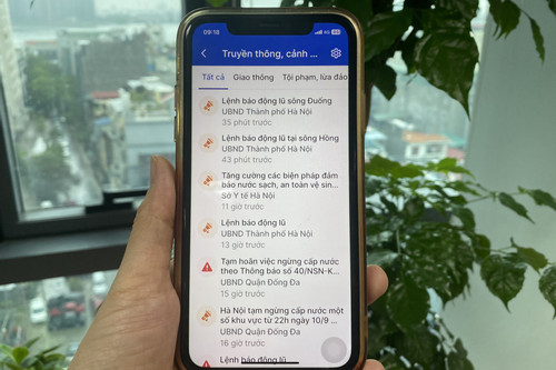 Người dân Hà Nội được cập nhật tình hình mưa lũ sau bão Yagi trên iHanoi
