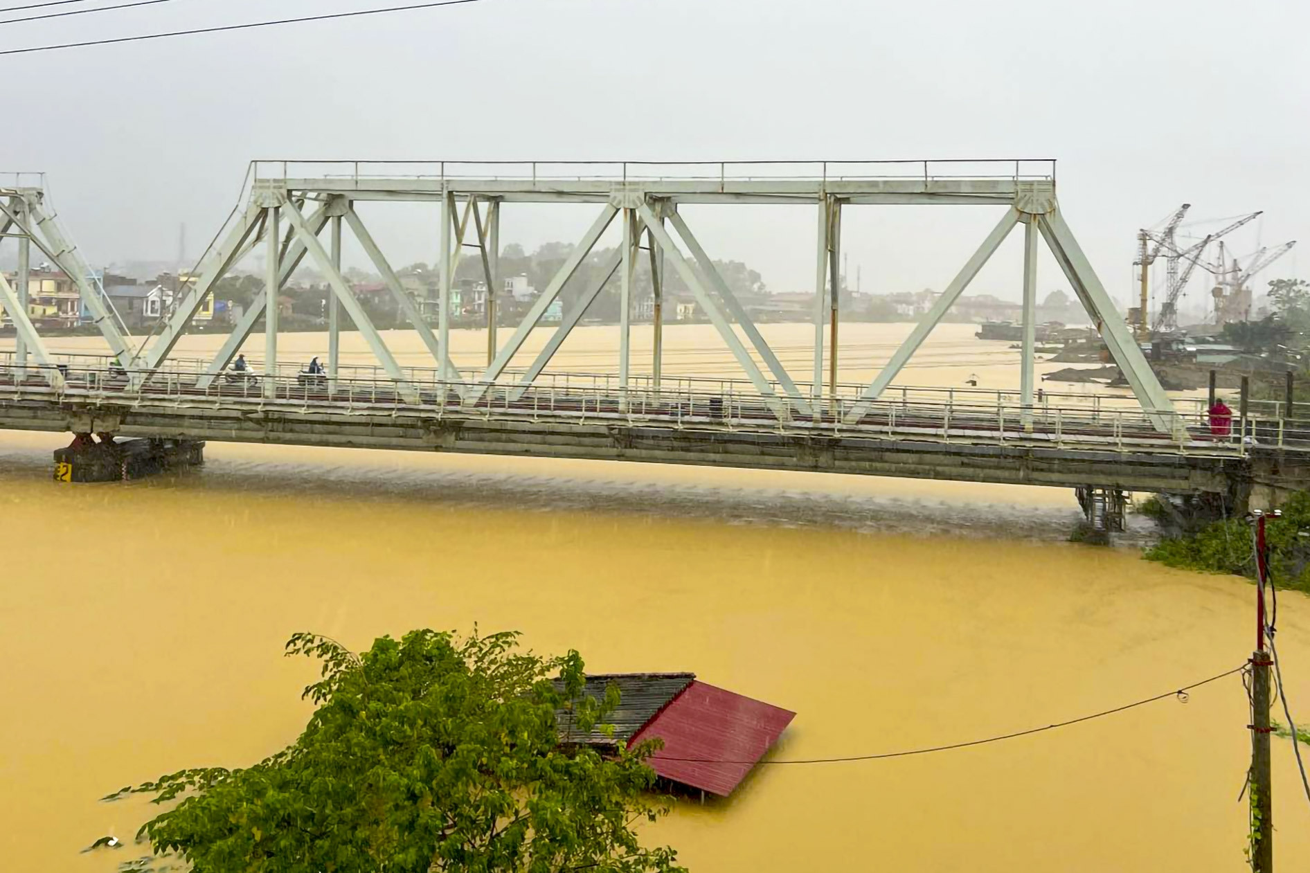 Nước sông lên cao, Bắc Ninh cấm một số cây cầu