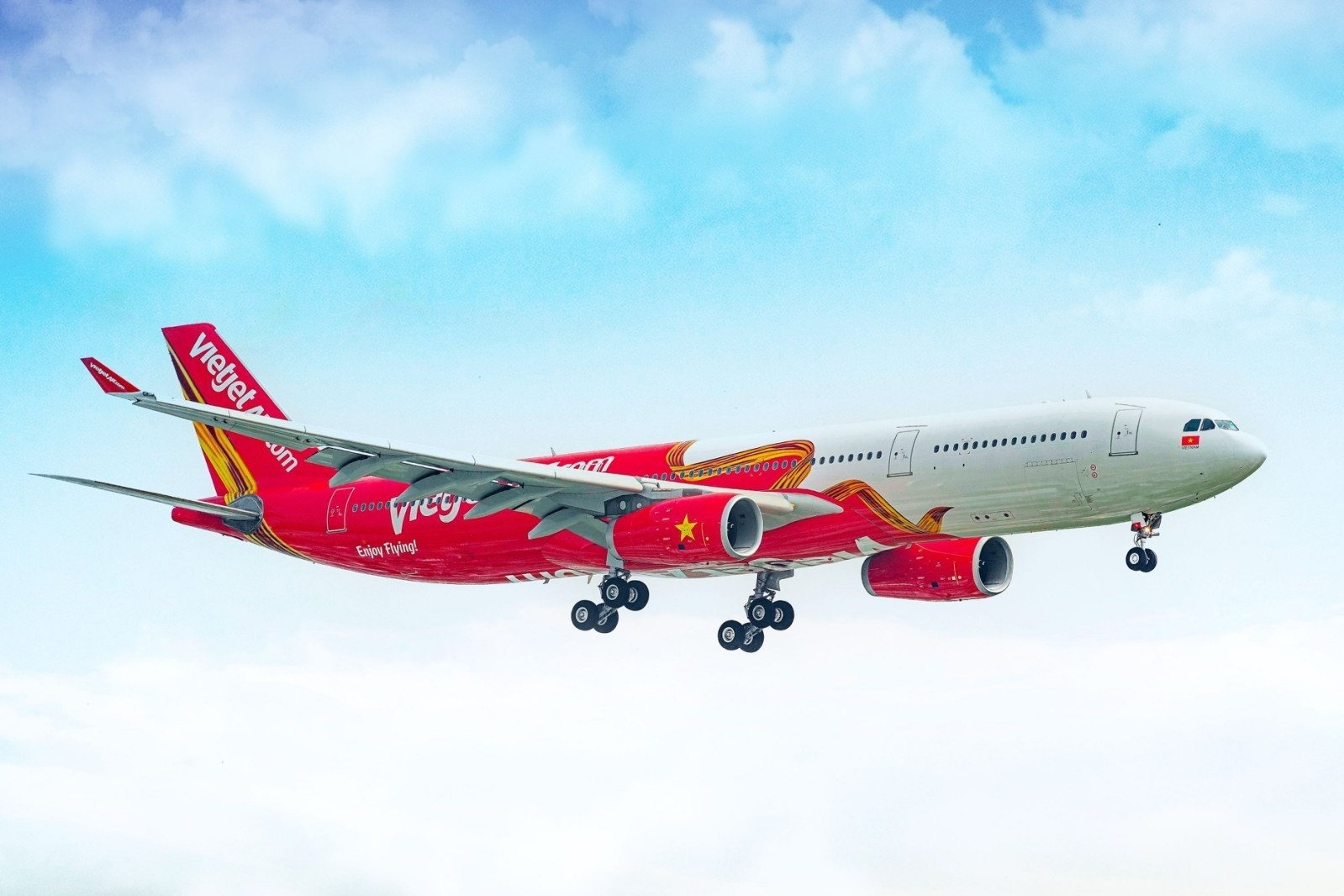 Vietjet quyên góp cứu trợ đồng bào bị thiệt hại do bão lũ