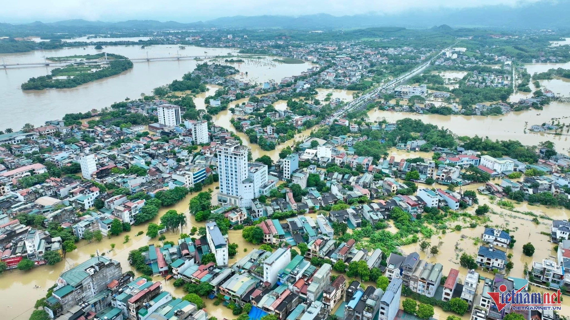 Thành phố Tuyên Quang ngập trong biển nước