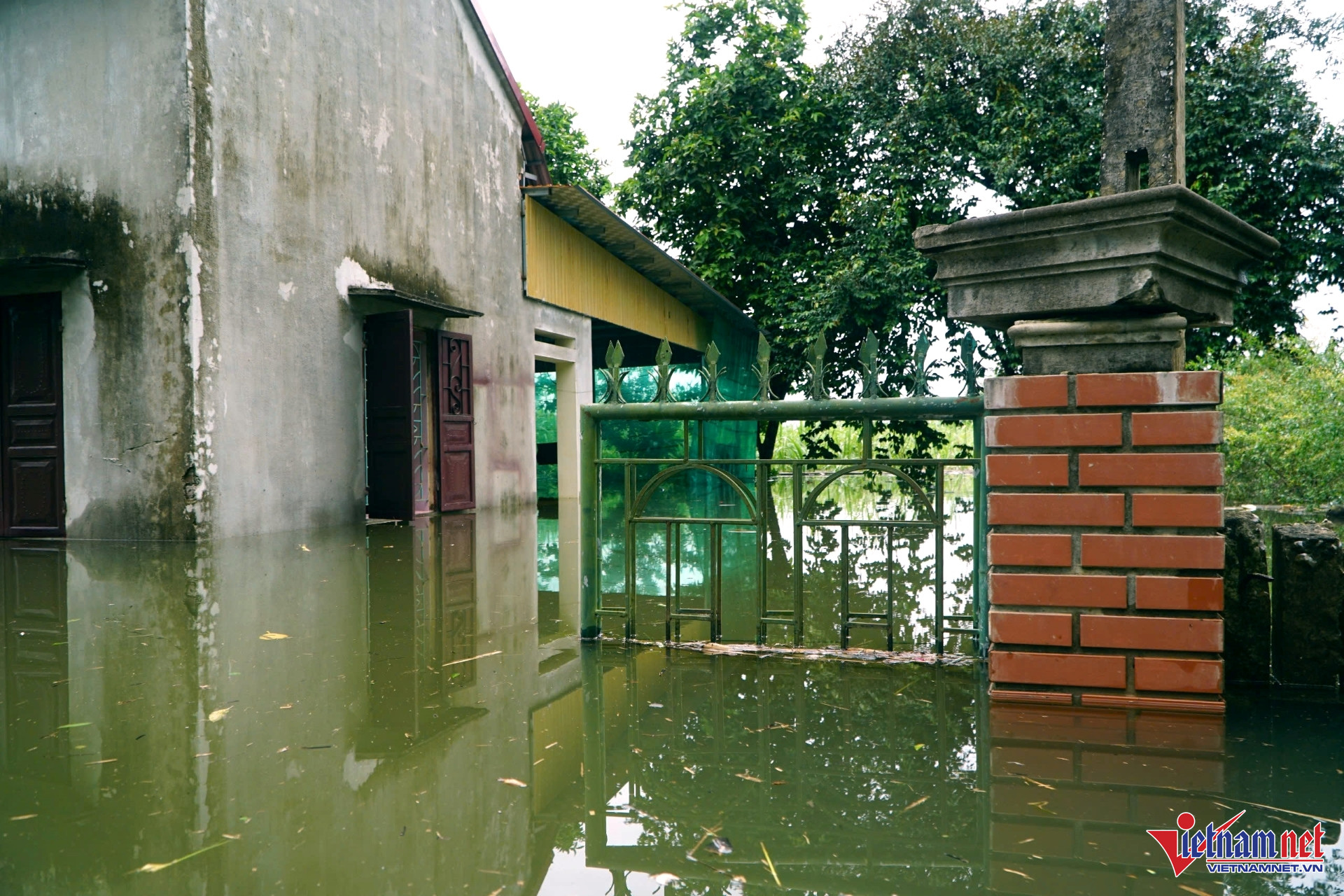 W-a5.jpgNứt núi, nước lũ dâng cao, hơn 100 hộ dân ở Thanh Hóa bị cô lập.jpg