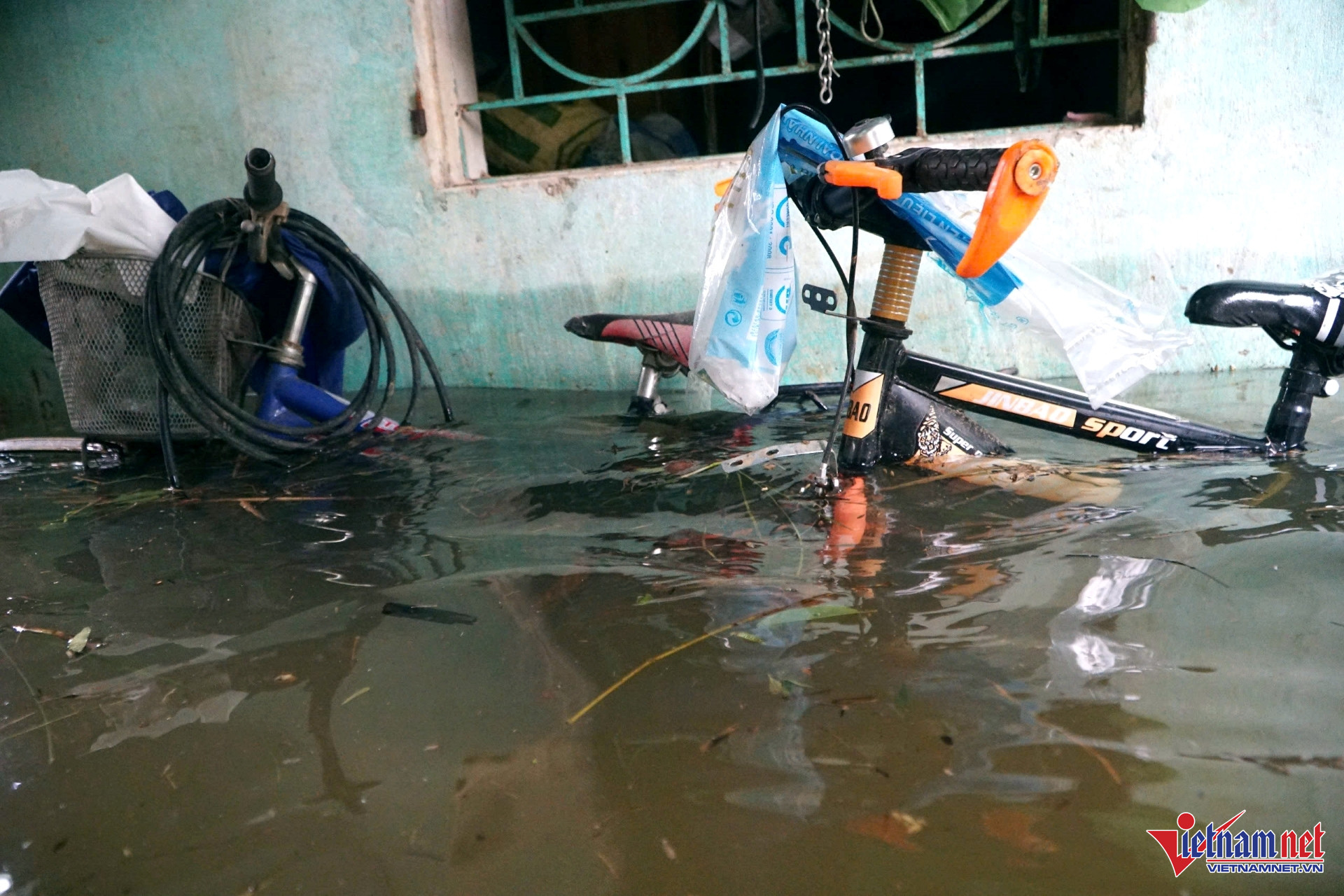 W-a7.jpgNứt núi, nước lũ dâng cao, hơn 100 hộ dân ở Thanh Hóa bị cô lập.jpg