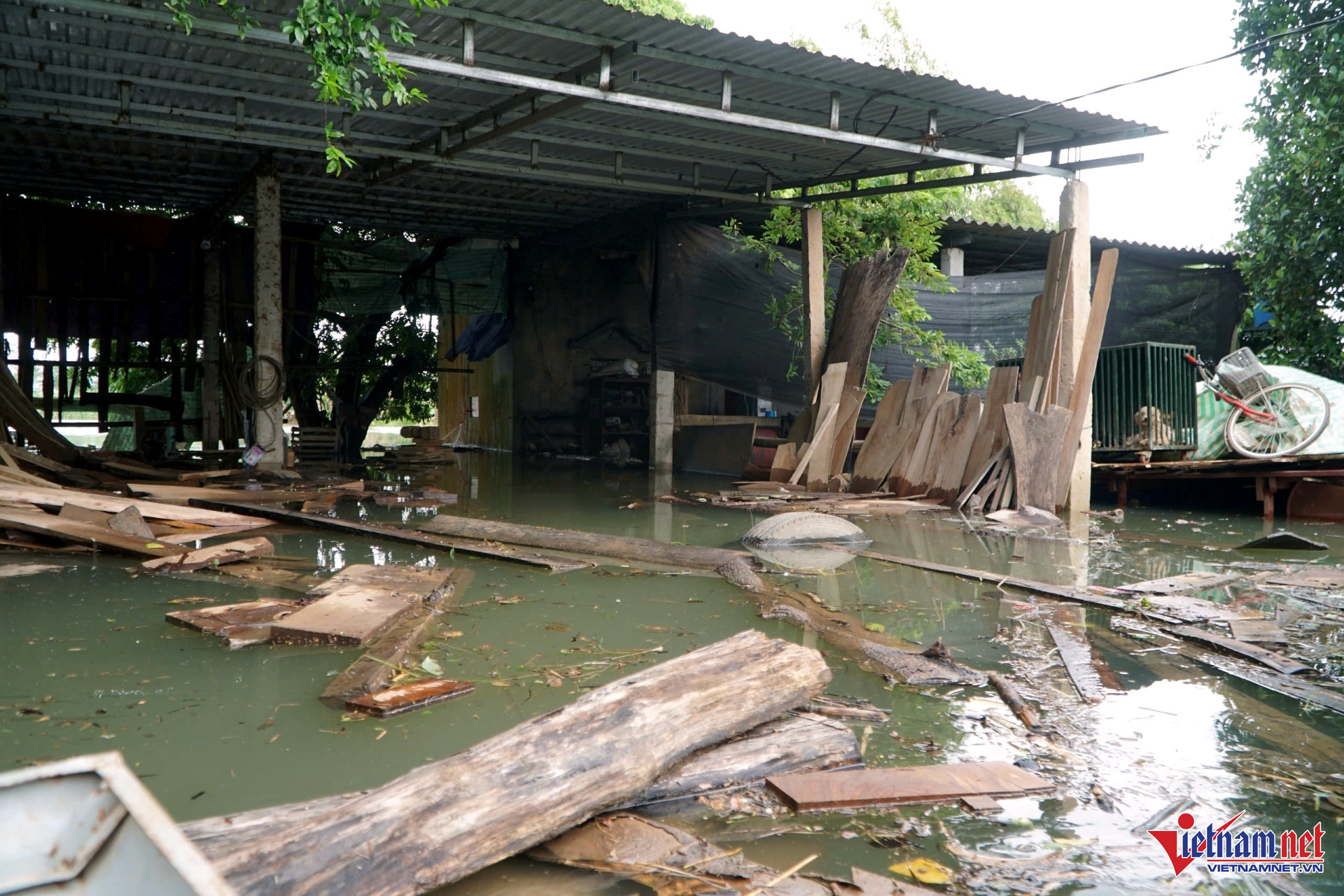 W-a8.jpgNứt núi, nước lũ dâng cao, hơn 100 hộ dân ở Thanh Hóa bị cô lập.jpg