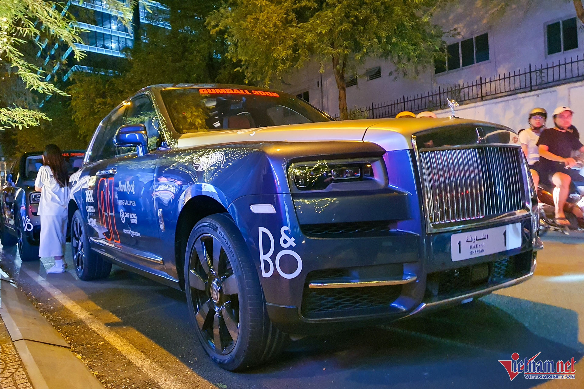 W-Rolls Royce Cullinan Vietnamnet 4.jpg