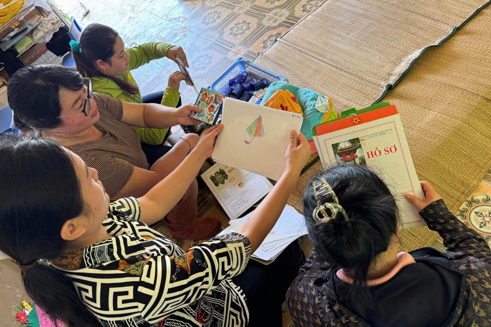 Một lớp học có 7 trẻ tử vong vì lũ quét: Cô giáo rưng rưng gói di vật gửi về gia đình