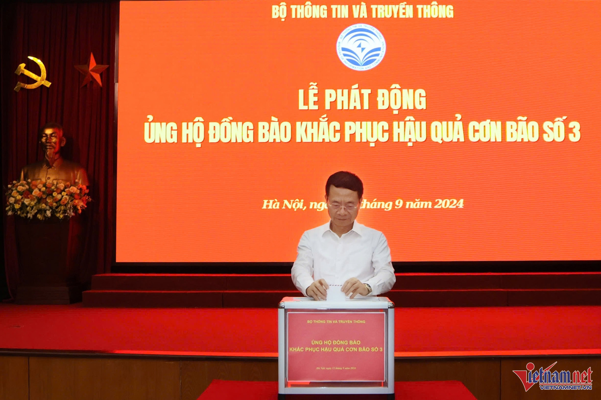 W-phat dong quyen gop ung ho dong bao khac phuc bao Yagi 2 1.jpg