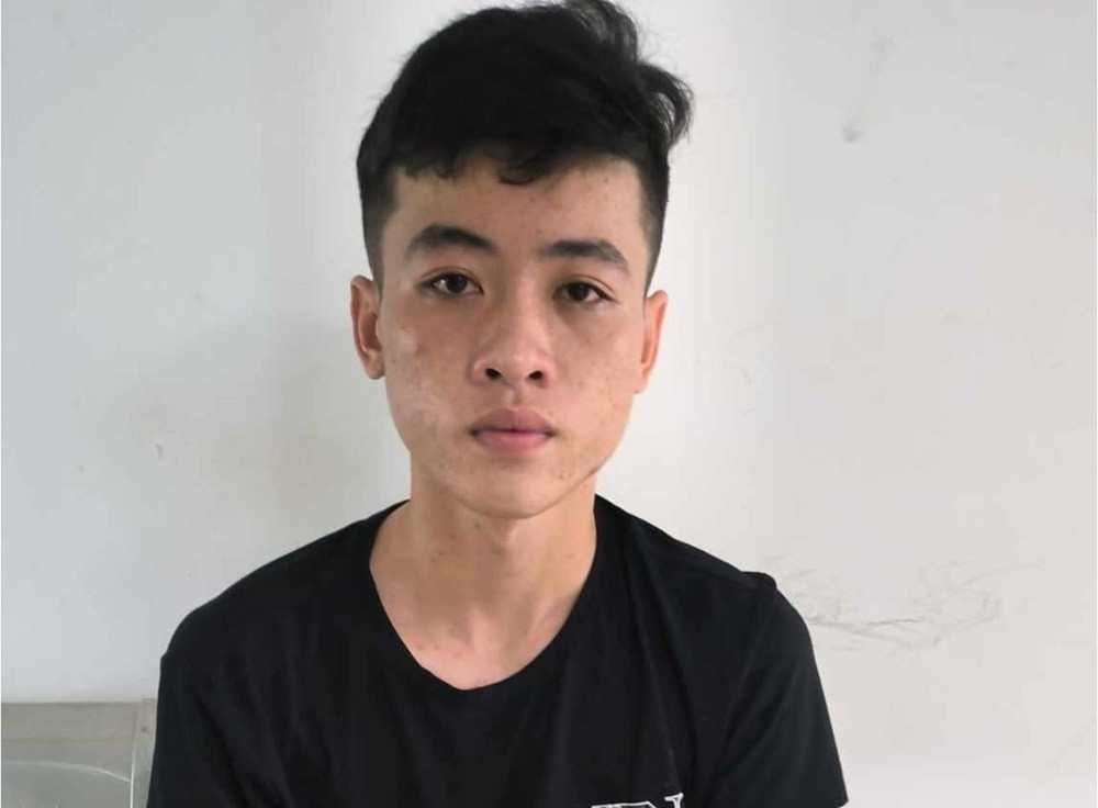 Bắt “nóng” nam thanh niên vờ hỏi mua lắc vàng rồi cướp, bỏ chạy.jpg