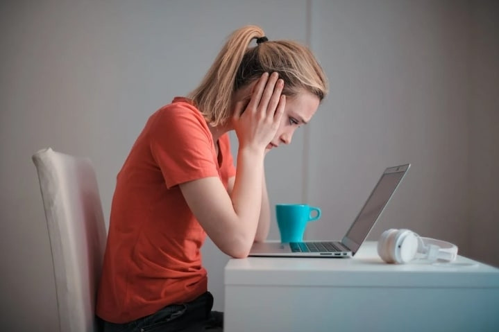 Hai tin nhắn trong điện thoại của chồng 'đánh sập' cuộc hôn nhân 6 năm