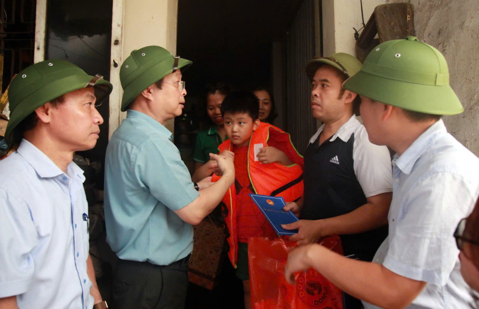 Nỗ lực thầm lặng của trường Tiểu học Hợp Thanh B giữa cơn lũ: Ăn, ngủ tại trường, đảm bảo an toàn cho học sinh