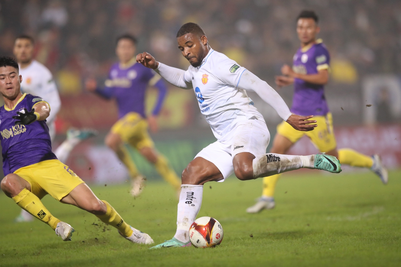 Rafaelson nhập tịch: Cuộc đua 'Vua phá lưới' V-League thêm hấp dẫn