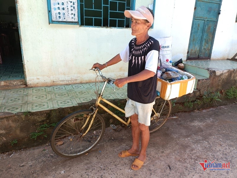 W-Cụ ông nhặt ve chai 2.jpg