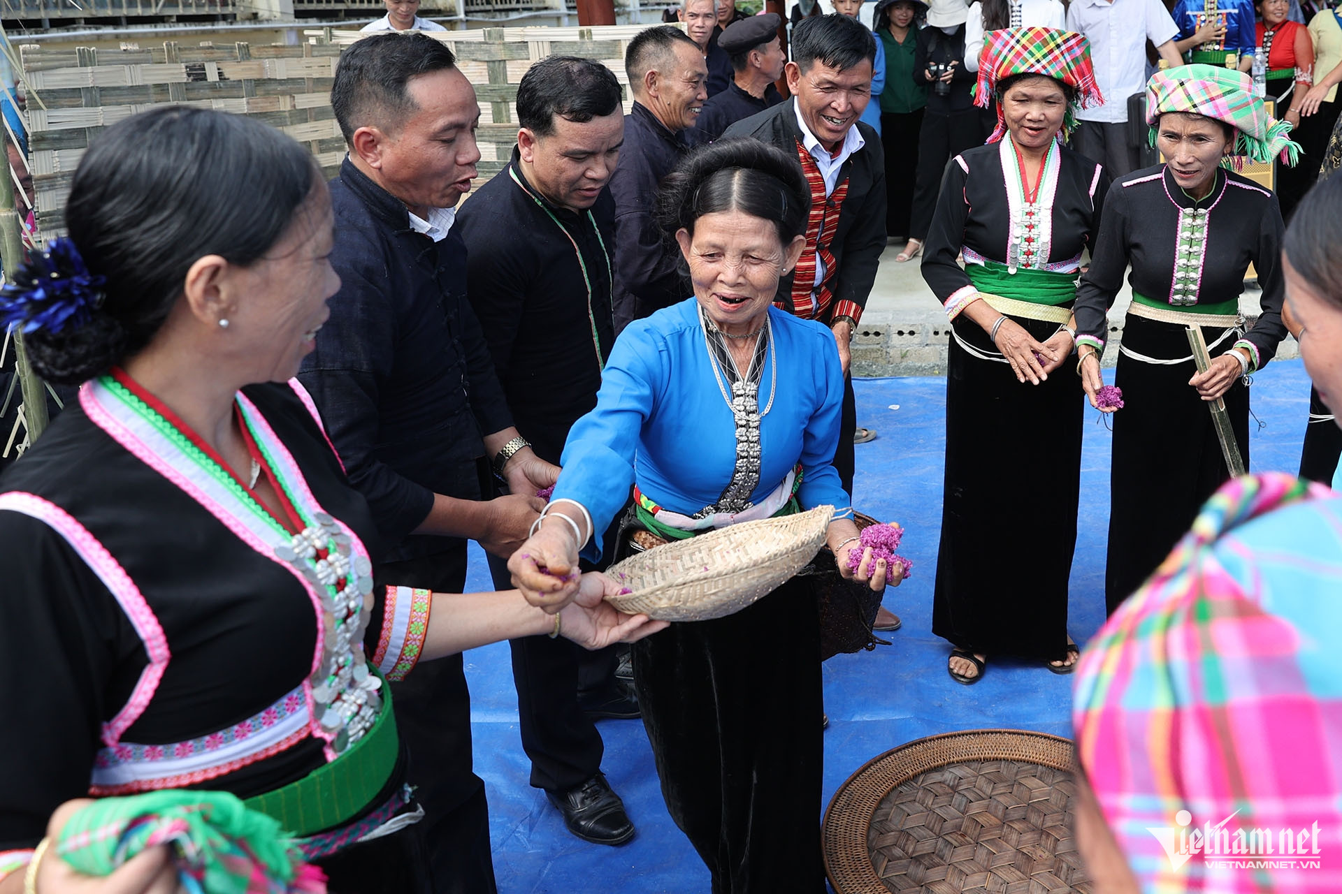 W-giam ngheo mien nui dan toc.jpg