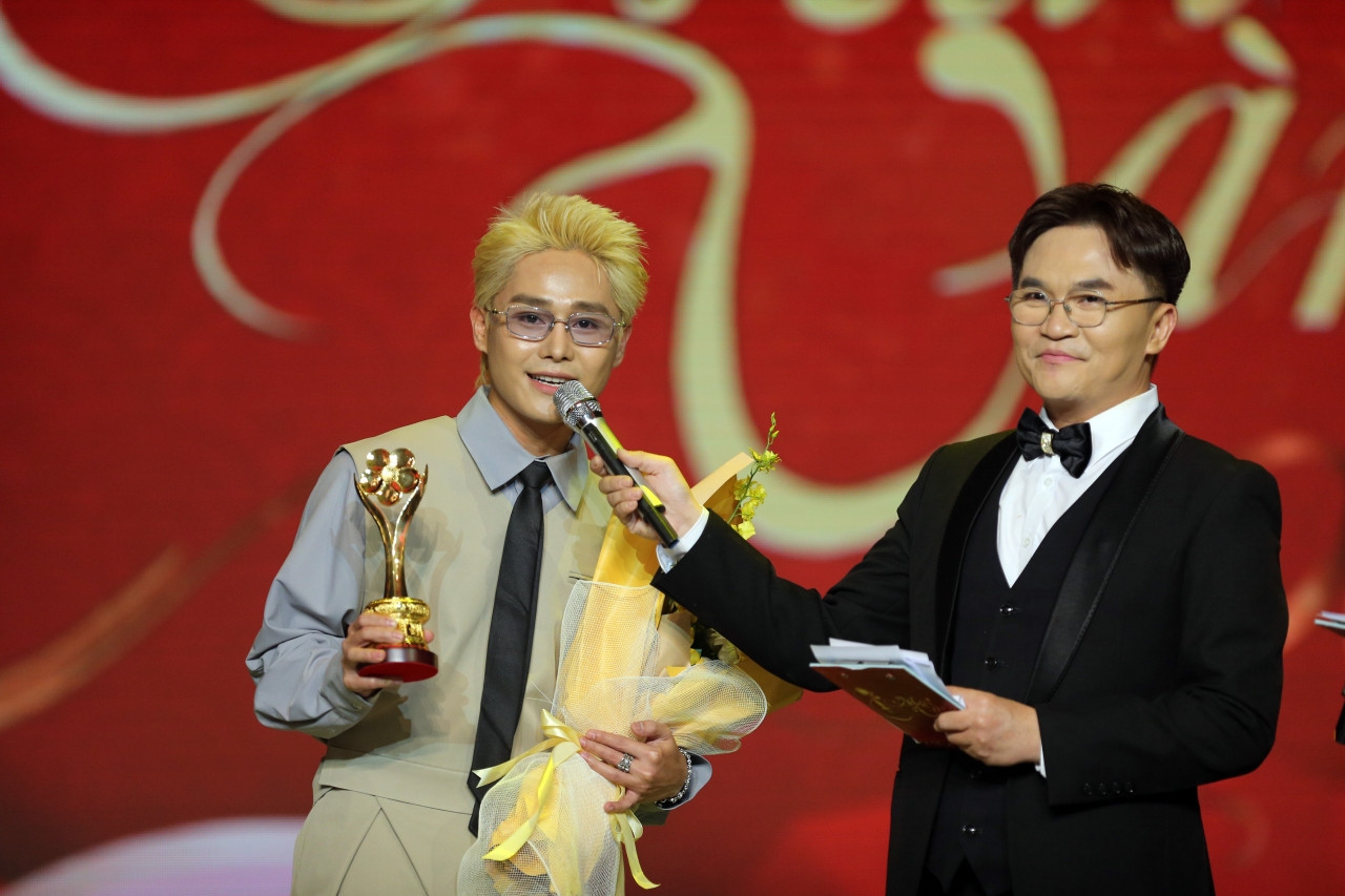 batch ddtang duy tan dat giai hang muc ca khuc duoc yeu thich nhat 11.jpg