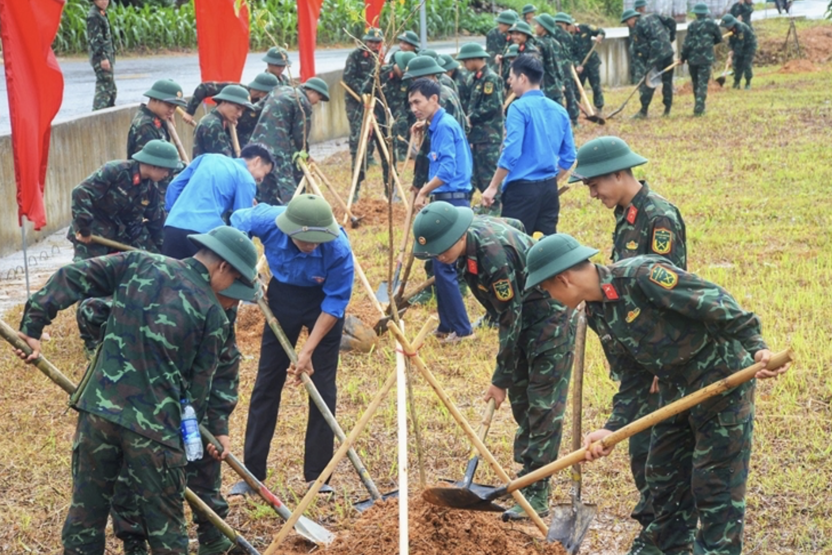 Trung đoàn 98 chung tay cùng huyện Đoan Hùng xây dựng nông thôn mới