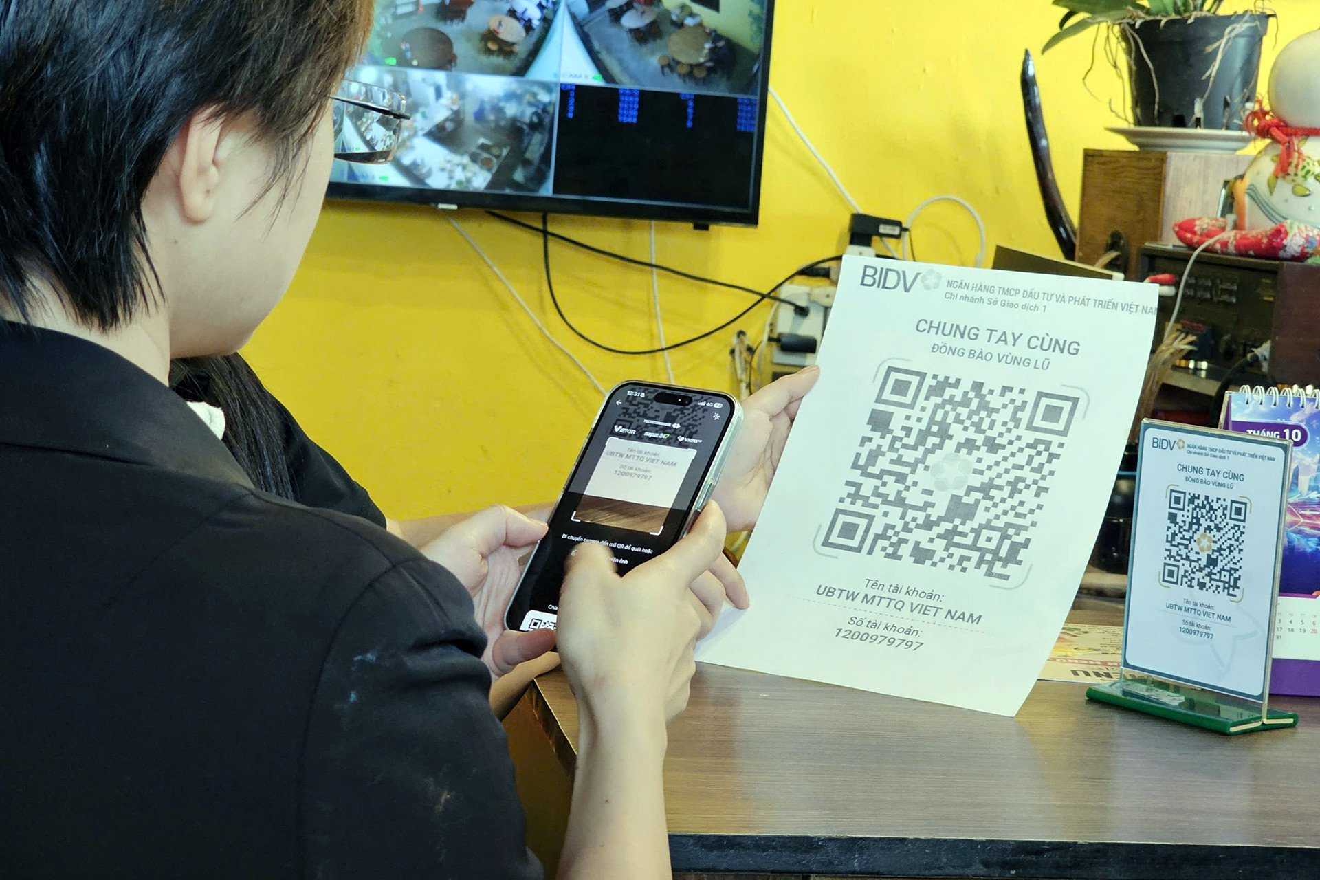 com ut hien 2 3097.jpg