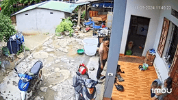 Người vợ Lào Cai nức nở khi chồng đi bộ 40km về nhà sau 3 ngày mất liên lạc