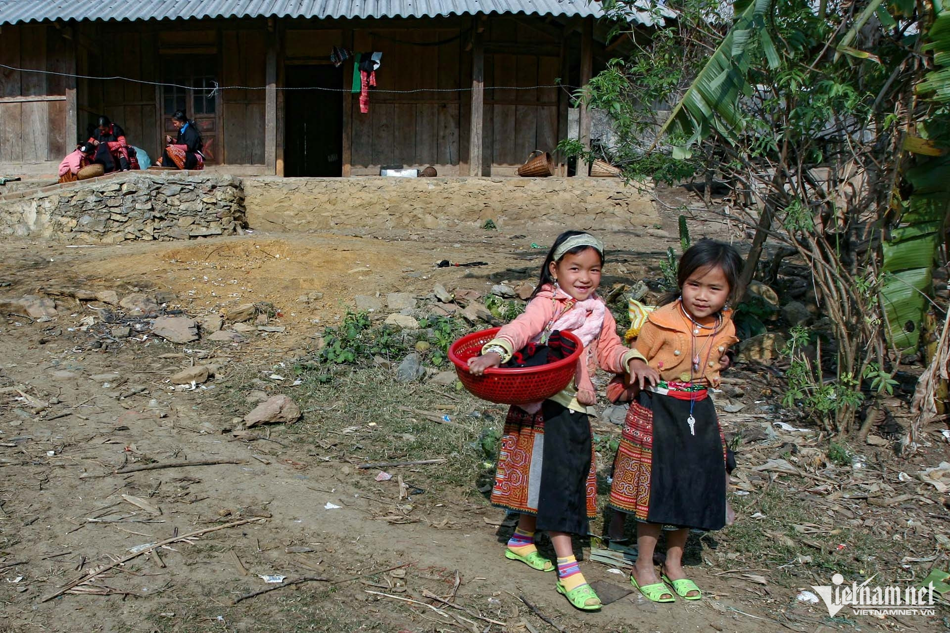 W-giam ngheo dan toc tre em .jpg