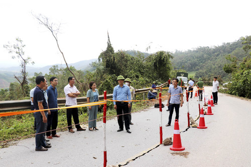 Xuất hiện vết nứt trên mặt đường Quốc lộ 279, Bắc Giang mở đường tránh