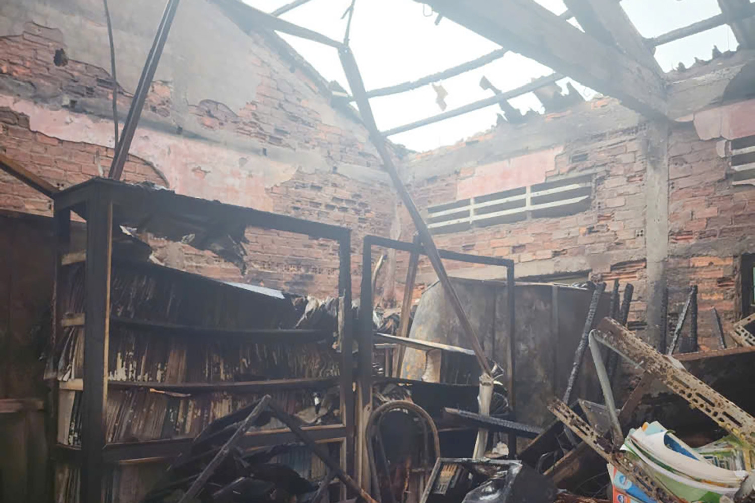 Cháy tại trường tiểu học ở Cà Mau, nhiều đồ dùng học tập bị thiêu rụi