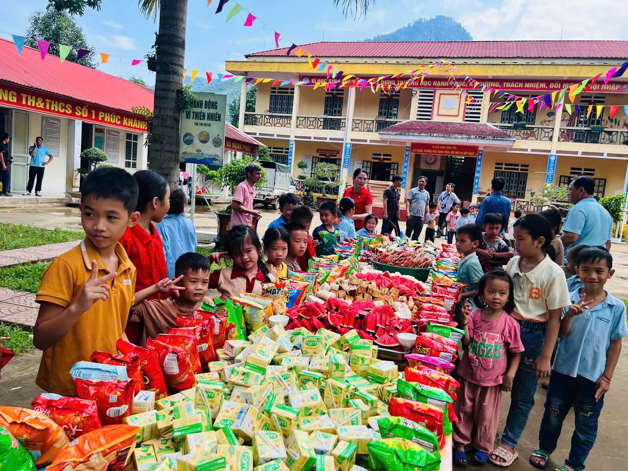 Lũ quét tàn phá: Học sinh Làng Nủ trở lại trường học, nỗi đau đan xen hy vọng