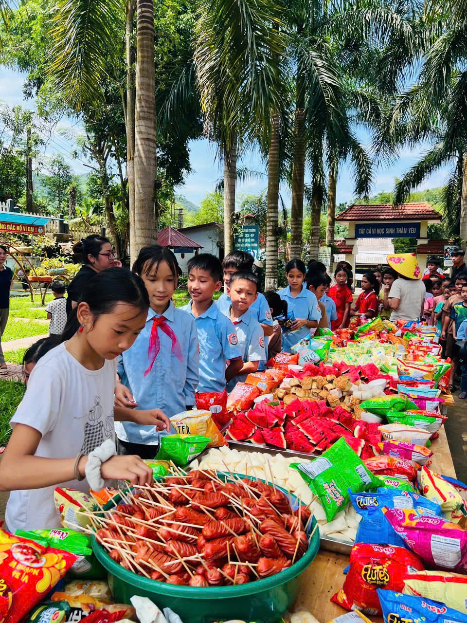 Lũ quét tàn phá: Học sinh Làng Nủ trở lại trường học, nỗi đau đan xen hy vọng