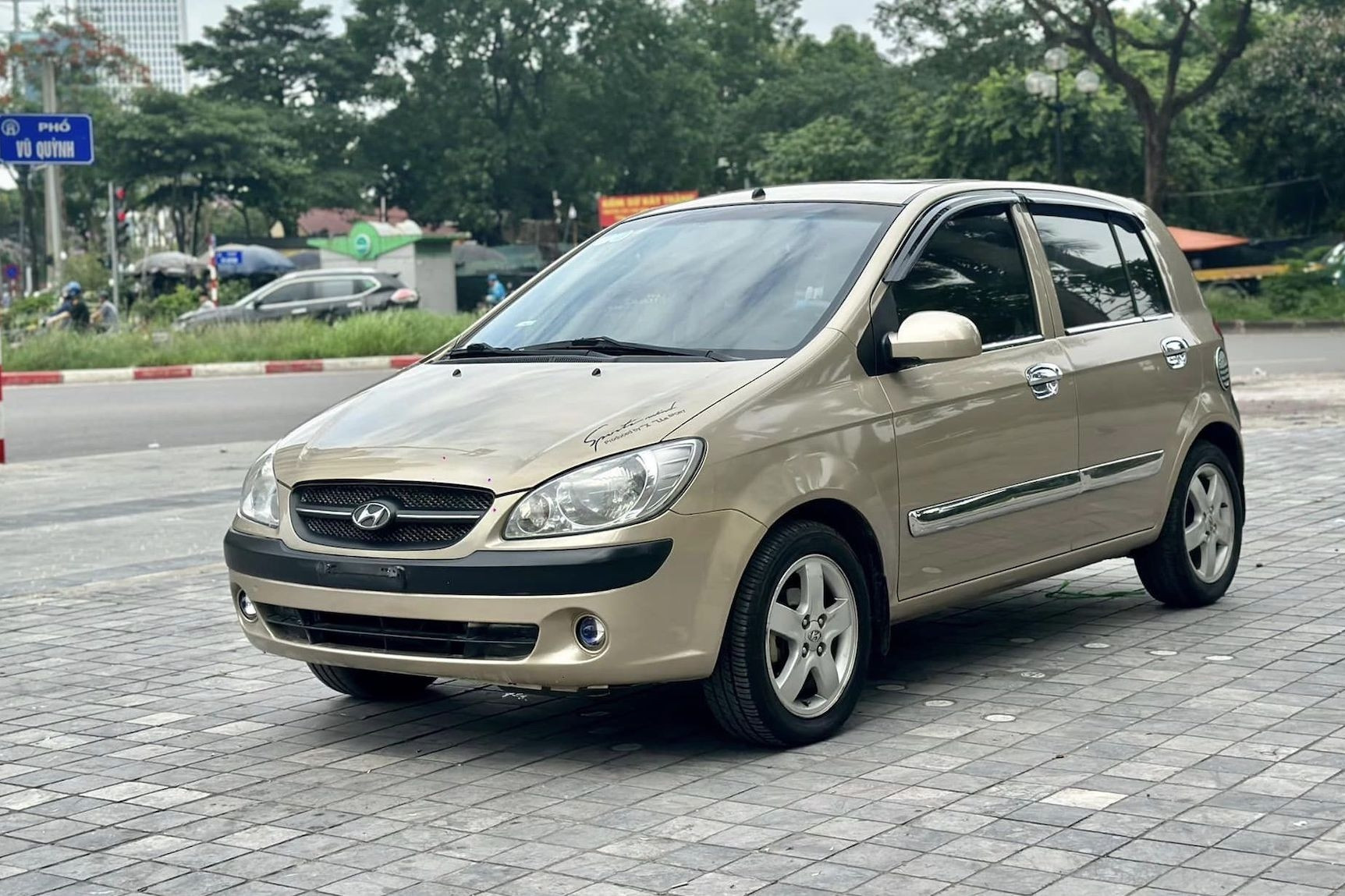 Ba mẫu ô tô cũ giữ giá kỳ lạ trên thị trường Việt Nam